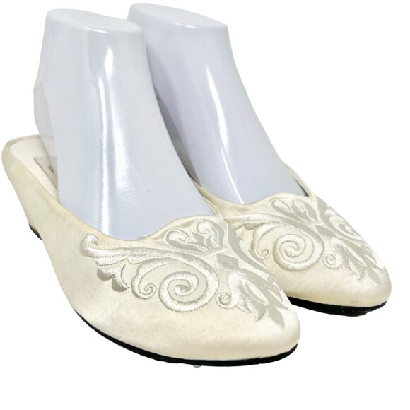 Victoria’s Secret Gold Label Vtg Slipper Low Heel Cream Satin Leather Sole 5 / 6 - Picture 2 of 10